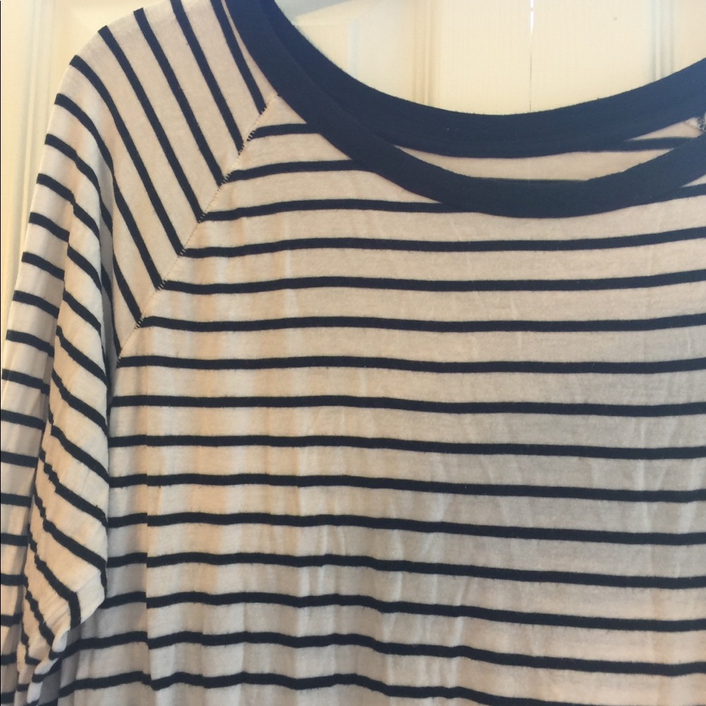 ❌❌SOLD❌❌American Eagle Top - Picture 3 of 5